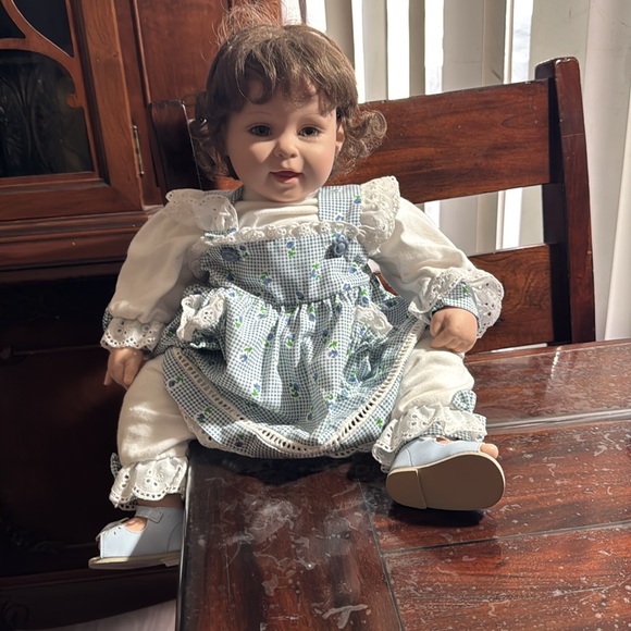 Beautiful Adora doll - Picture 5 of 5